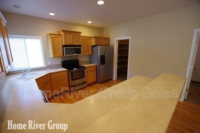 1726 W Apgar Creek Dr in Meridian, ID - Building Photo - Building Photo