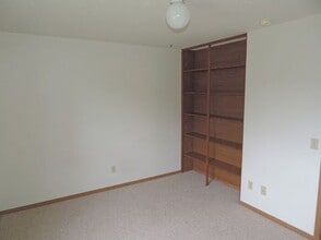 731 Westwinds Dr in Iowa City, IA - Building Photo - Building Photo