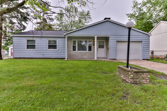 1911 Easy St in Urbana, IL - Building Photo - Building Photo