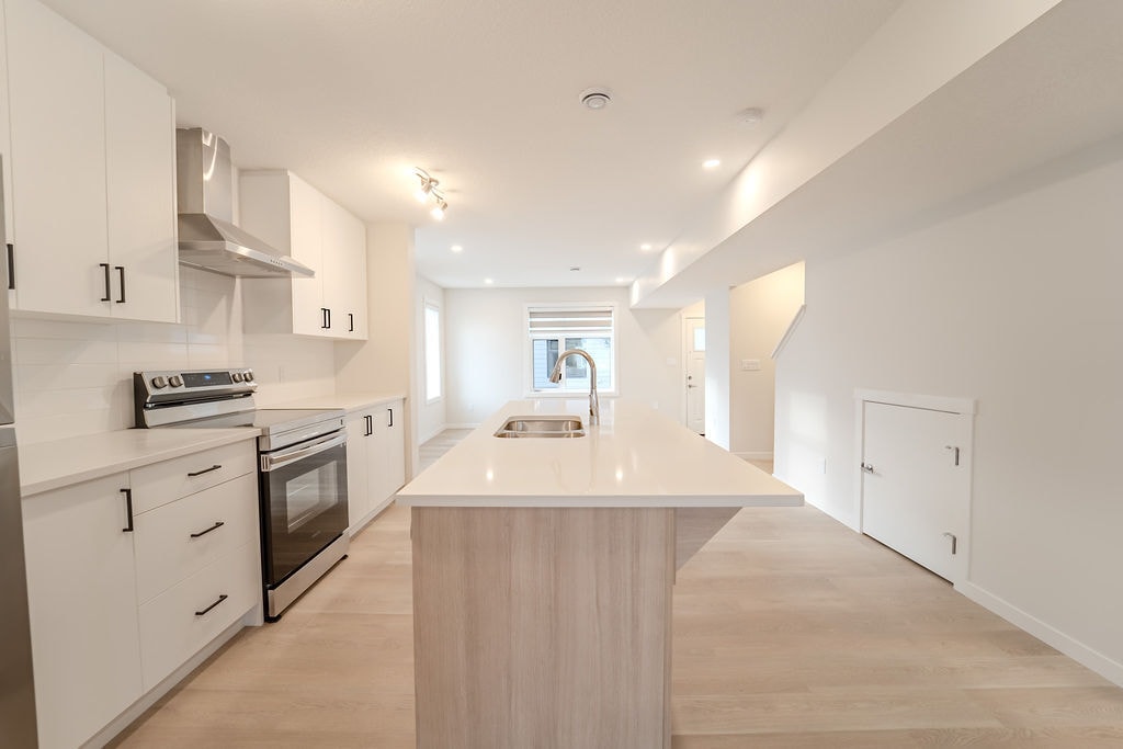 20 Masters Dr SE in Calgary, AB - Building Photo