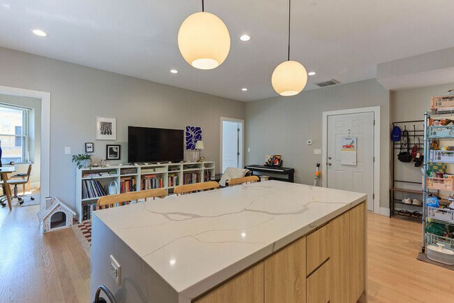 2901 N Milwaukee Ave in Chicago, IL - Building Photo - Building Photo