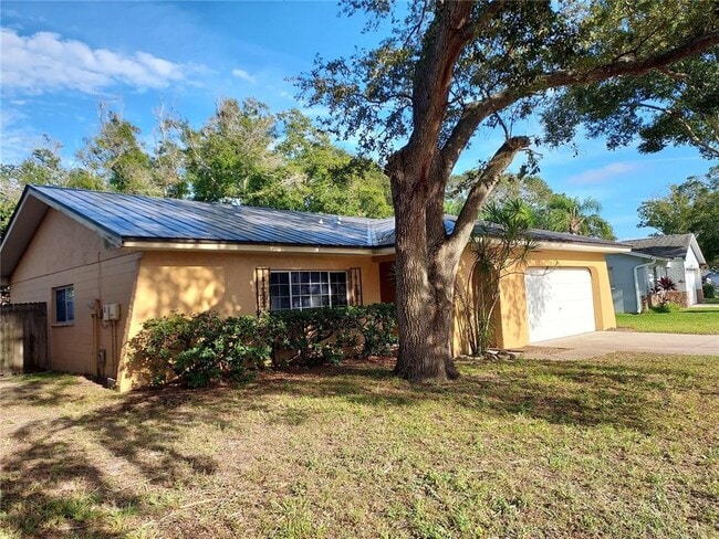 property at 2001 Groveland Rd