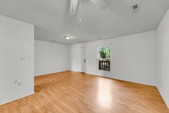 106 W Hudson Ave in Folly Beach, SC - Building Photo - Building Photo