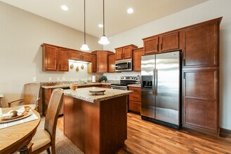 2304 Marina Rd SE in Mandan, ND - Building Photo - Building Photo