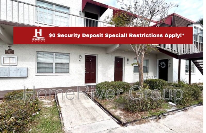 9101 W Hillsborough Ave in Tampa, FL - Building Photo