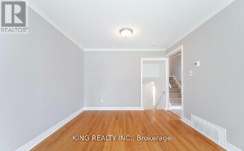 43 Grange Dr in Brampton, ON - Building Photo - Building Photo