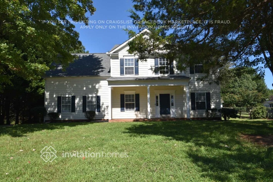 108 Spring Grove Dr in Mooresville, NC - Building Photo