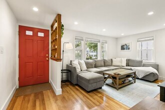 177 Faneuil St in Boston, MA - Foto de edificio - Building Photo