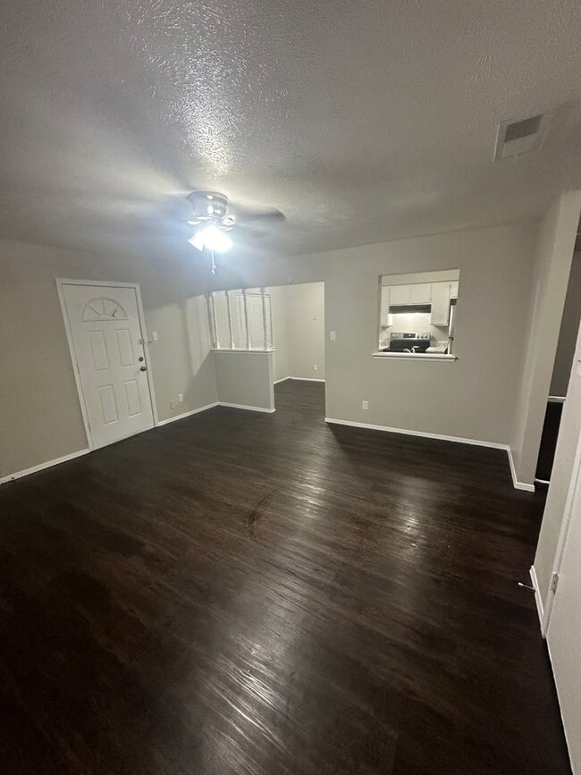 667 Edgeglen Dr