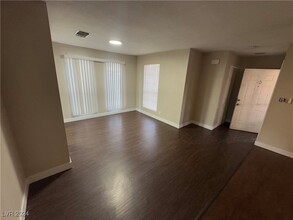 4650 Koval Ln, Unit 11 in Las Vegas, NV - Building Photo - Building Photo