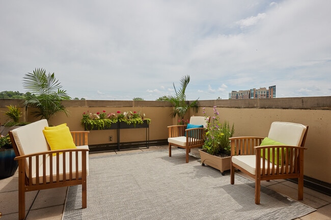 2720 S Arlington Mill Dr, Unit 402 in Arlington, VA - Building Photo - Building Photo