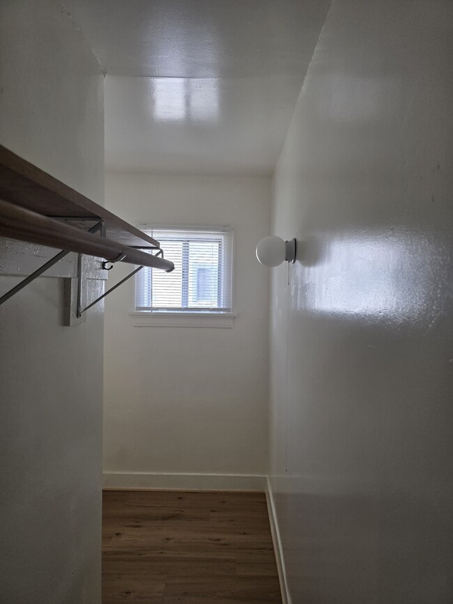 2812 3/4 Hillcrest Dr, Unit Hillcrest in Los Angeles, CA - Building Photo - Building Photo