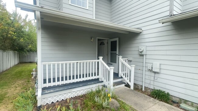 15325-15327 Berry Valley Rd SE in Yelm, WA - Building Photo - Building Photo