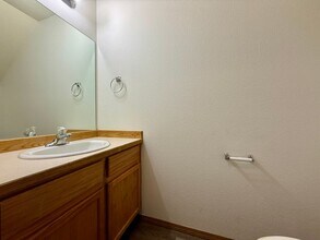 1551 NE 8th St in Redmond, OR - Building Photo - Building Photo