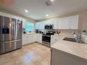 2937 SW 8th Pl in Cape Coral, FL - Foto de edificio - Building Photo