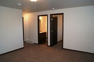 1319 13th St W in West Fargo, ND - Building Photo - Building Photo