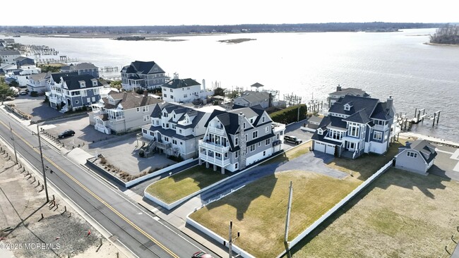 376 Ocean Ave in Sea Bright, NJ - Building Photo - Building Photo