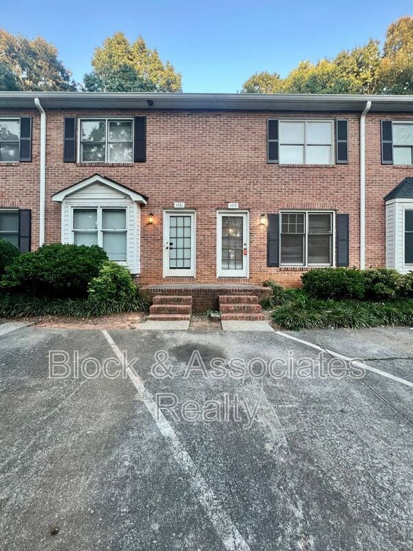 1419 King Charles Dr in Clemmons, NC - Building Photo - Building Photo