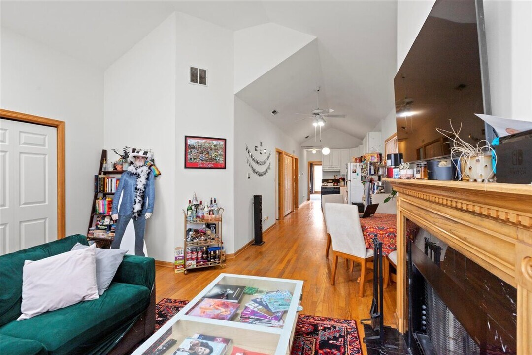 1503 W Cortez St, Unit 3 in Chicago, IL - Building Photo