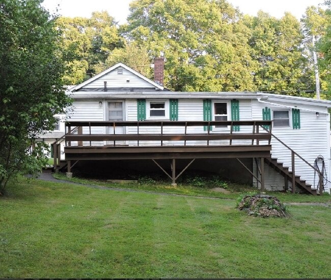 10 Kinderhook St in Randolph, ME - Foto de edificio - Building Photo