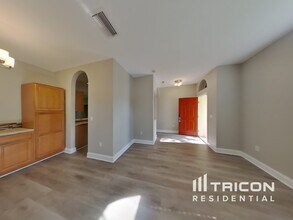 715 Grand Canyon Dr in Valrico, FL - Building Photo - Building Photo