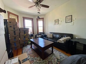 24 Darling St, Unit 3 in Boston, MA - Foto de edificio - Building Photo