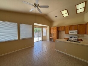 7513 Brabham Way in Elk Grove, CA - Building Photo - Building Photo
