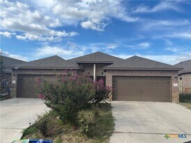 2611 Pahmeyer Rd in New Braunfels, TX - Building Photo