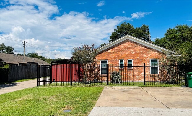 property at 5830 Clarewood Dr