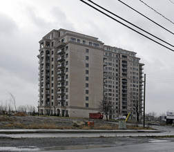 Equinoxe in Laval, QC - Building Photo - Building Photo