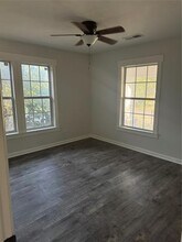 604 S McKinney St in Ennis, TX - Building Photo - Building Photo