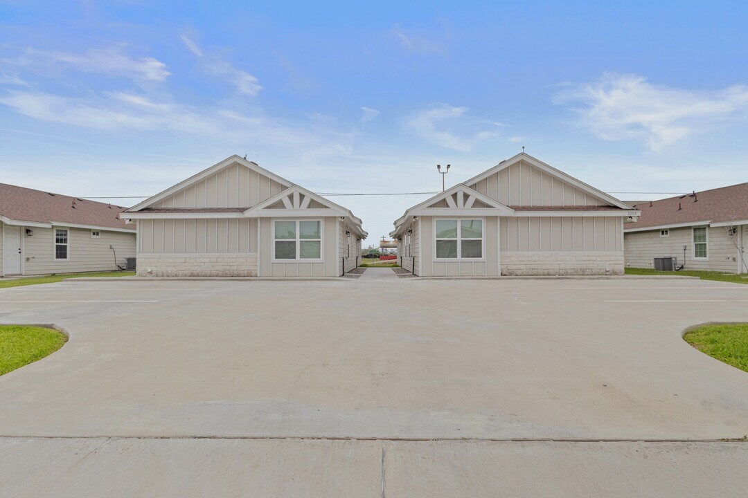 2209 Multi National, Unit #A in Harlingen, TX - Building Photo