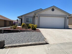 3908 Suntrail Rd NW in Albuquerque, NM - Building Photo - Building Photo