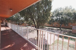 1245 W 24th St in Hialeah, FL - Building Photo