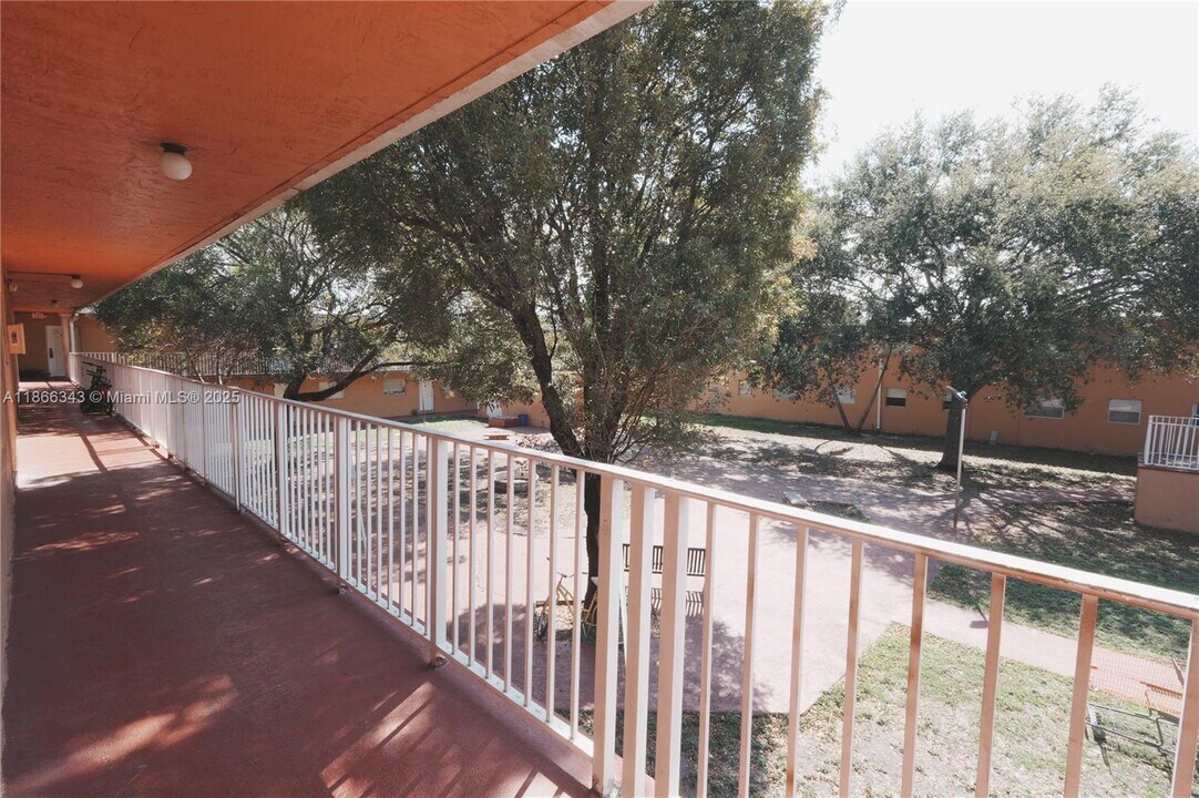 1245 W 24th St in Hialeah, FL - Building Photo