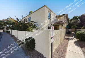 8821 S 48th St in Phoenix, AZ - Building Photo