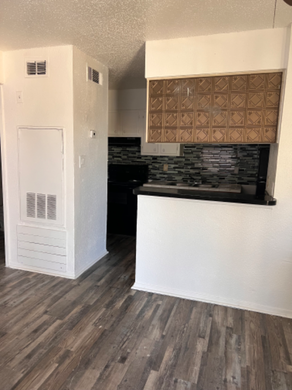 208 Victor St in San Antonio, TX - Building Photo - Building Photo