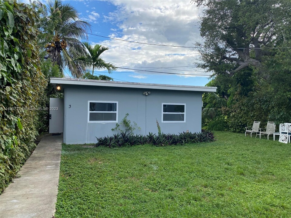 1238 NE 110th St, Unit 3 in Miami, FL - Building Photo