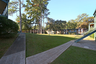 Talla-Villa Apartments in Tallahassee, FL - Foto de edificio - Building Photo