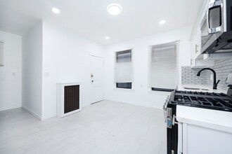 121 Browne St, Unit 1 in Brookline, MA - Foto de edificio - Building Photo