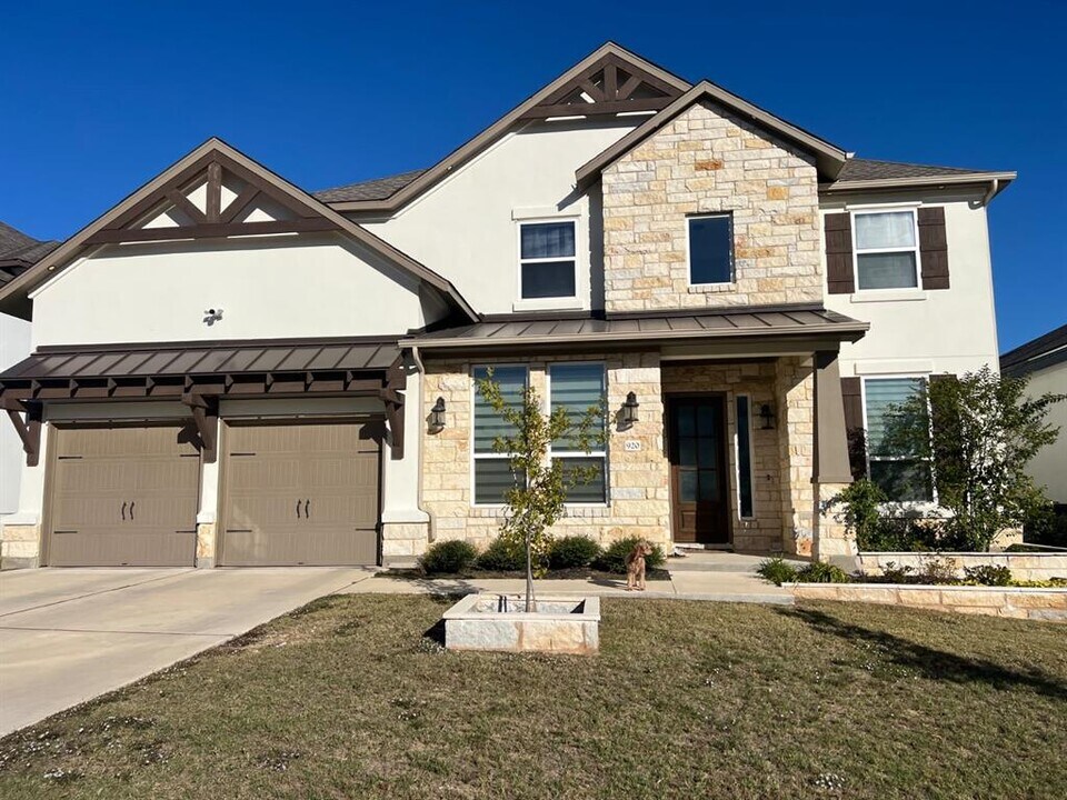 920 Villa Rialto View in Leander, TX - Building Photo
