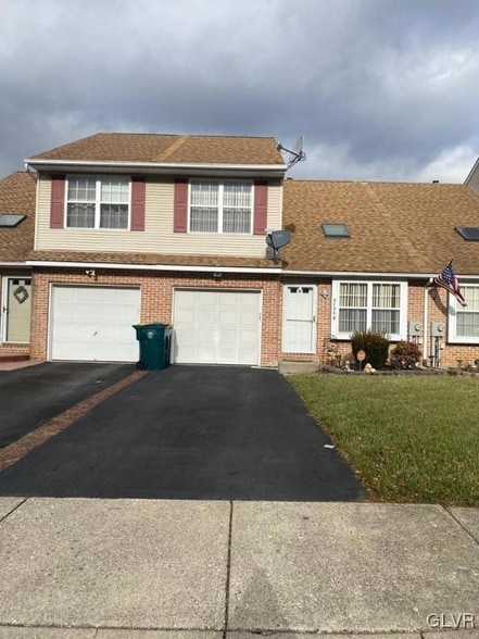 property at 2735 Victoria Ln