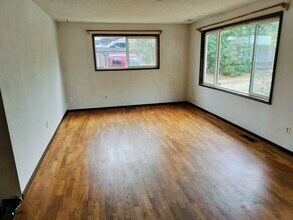 321 E Illinois St in Bellingham, WA - Building Photo - Building Photo