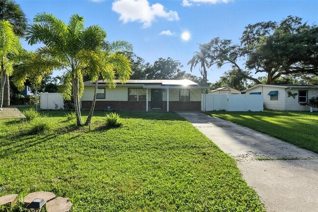5200 71st Way N in St. Petersburg, FL - Building Photo - Building Photo