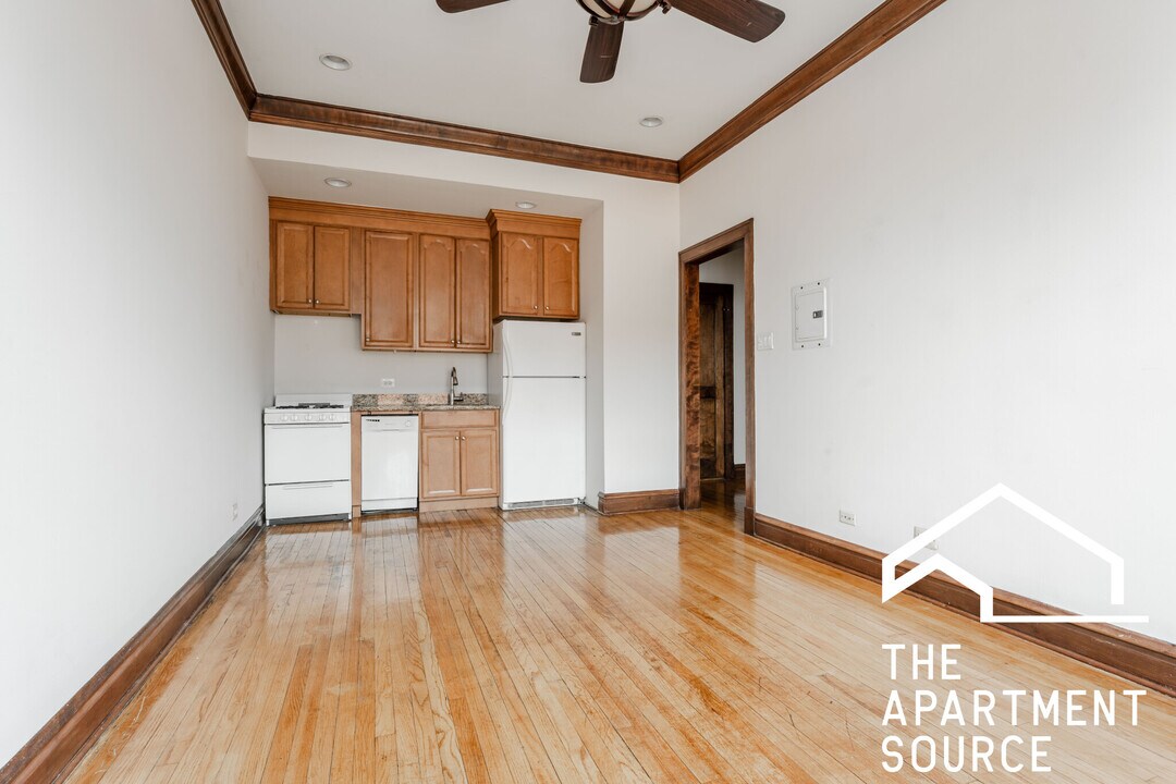 4755 N Sawyer Ave in Chicago, IL - Building Photo