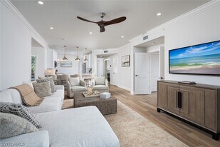 7638 Pebble Creek Cir in Naples, FL - Building Photo