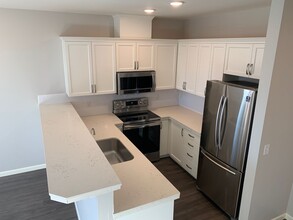 Quinn Apartments in Portland, OR - Building Photo - Interior Photo