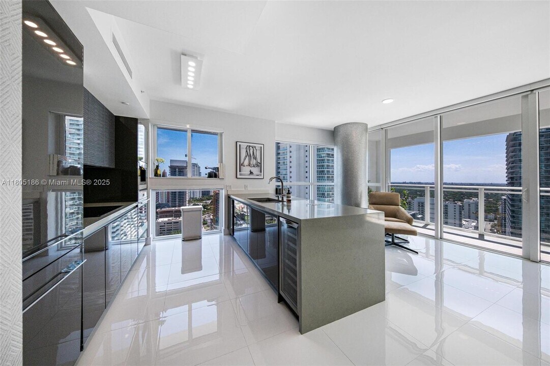 1080 Brickell Ave, Unit 2901 in Miami, FL - Building Photo