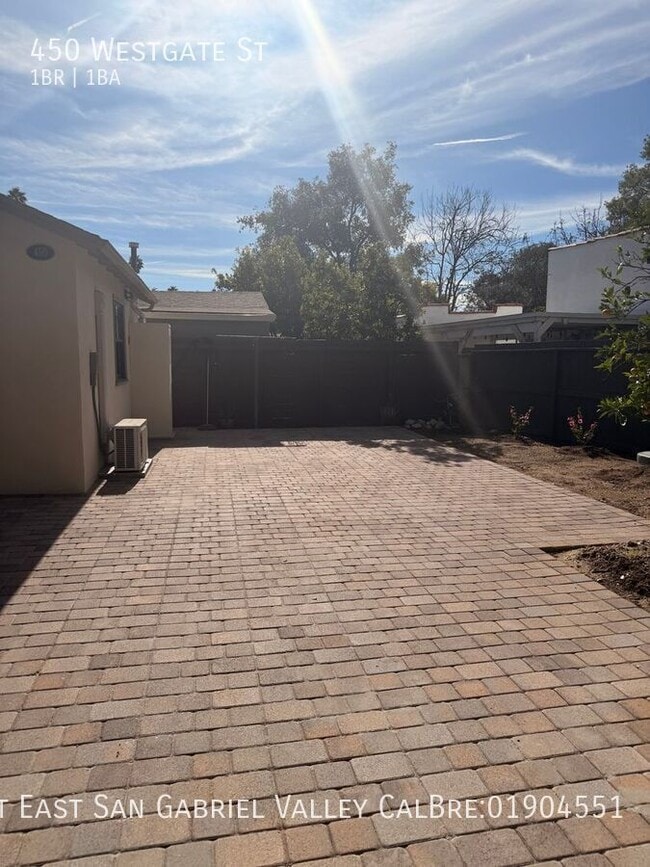 450 Westgate St in Pasadena, CA - Building Photo - Building Photo