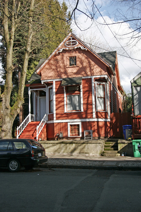 822 SE 15th Ave in Portland, OR - Foto de edificio